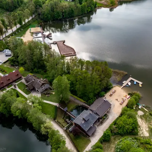 Hotel och strand från fågelperspektiv