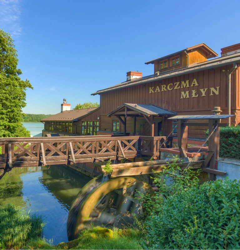 Karczma Młyn restaurang med ett fungerande vattenhjul